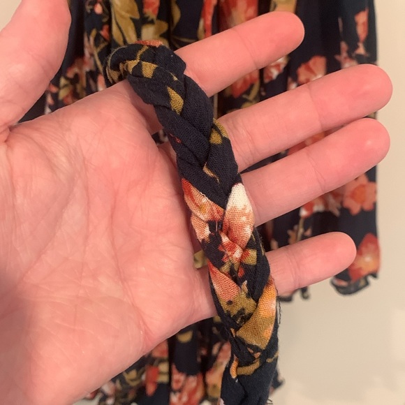 Betty Floral Flutter Shortie Dress | Navy with red florals - Picture 3 of 6